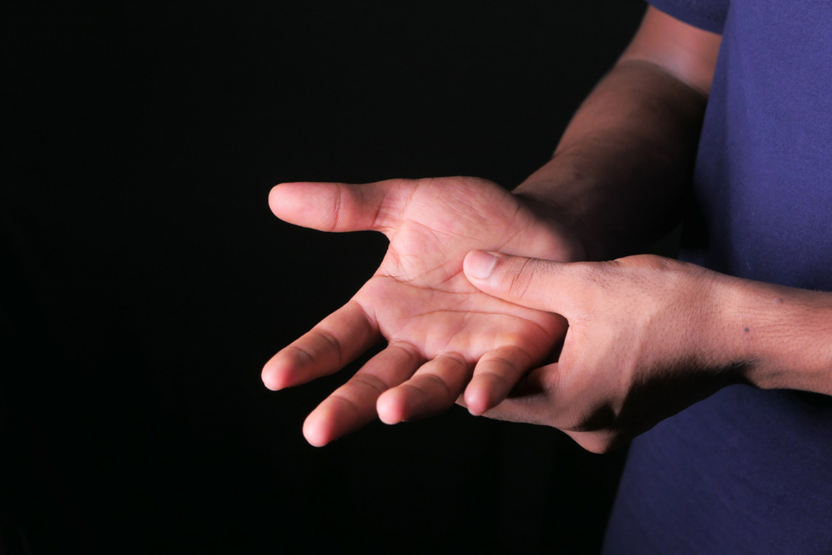 How to Identify the Early Signs of Carpal Tunnel Syndrome