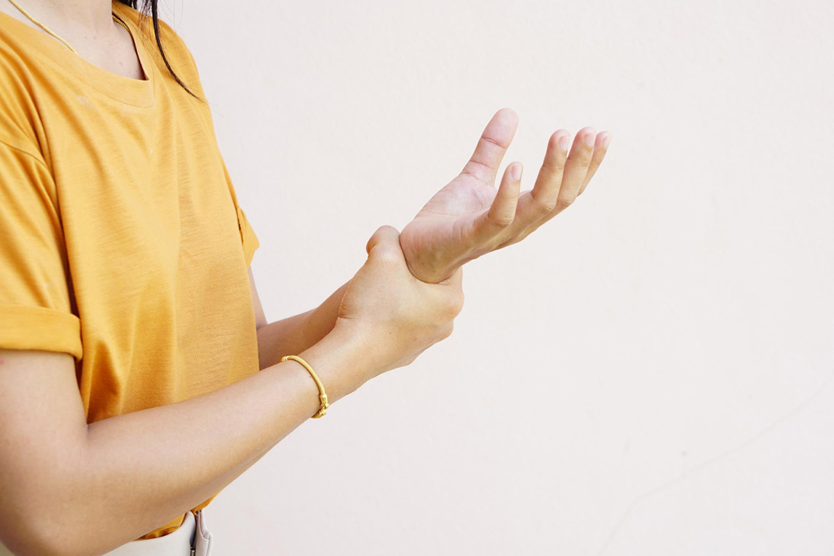 Relieve Carpal Tunnel Pain with Hand and Wrist Stretches