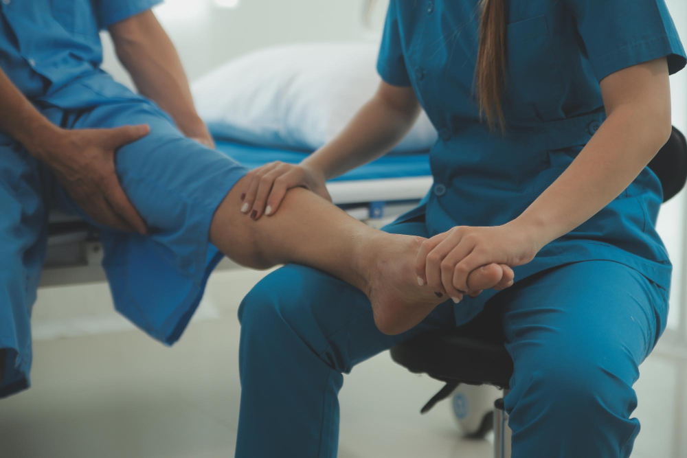 Pain Free in Volusia: When to See an Orthopedic Specialist