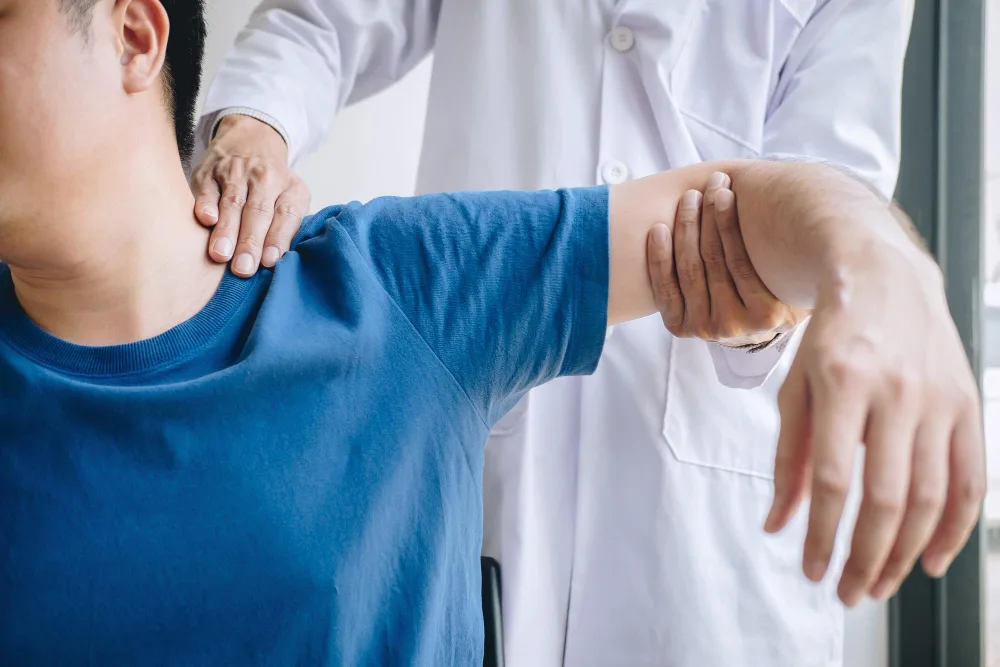 Why an Orthopedic Surgeon in Altamonte Springs Recommends Modern Total Shoulder Replacement