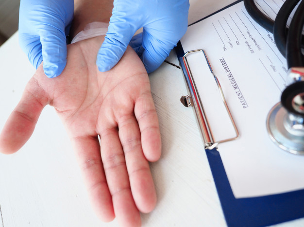 diagnose hand and wrist arthritis